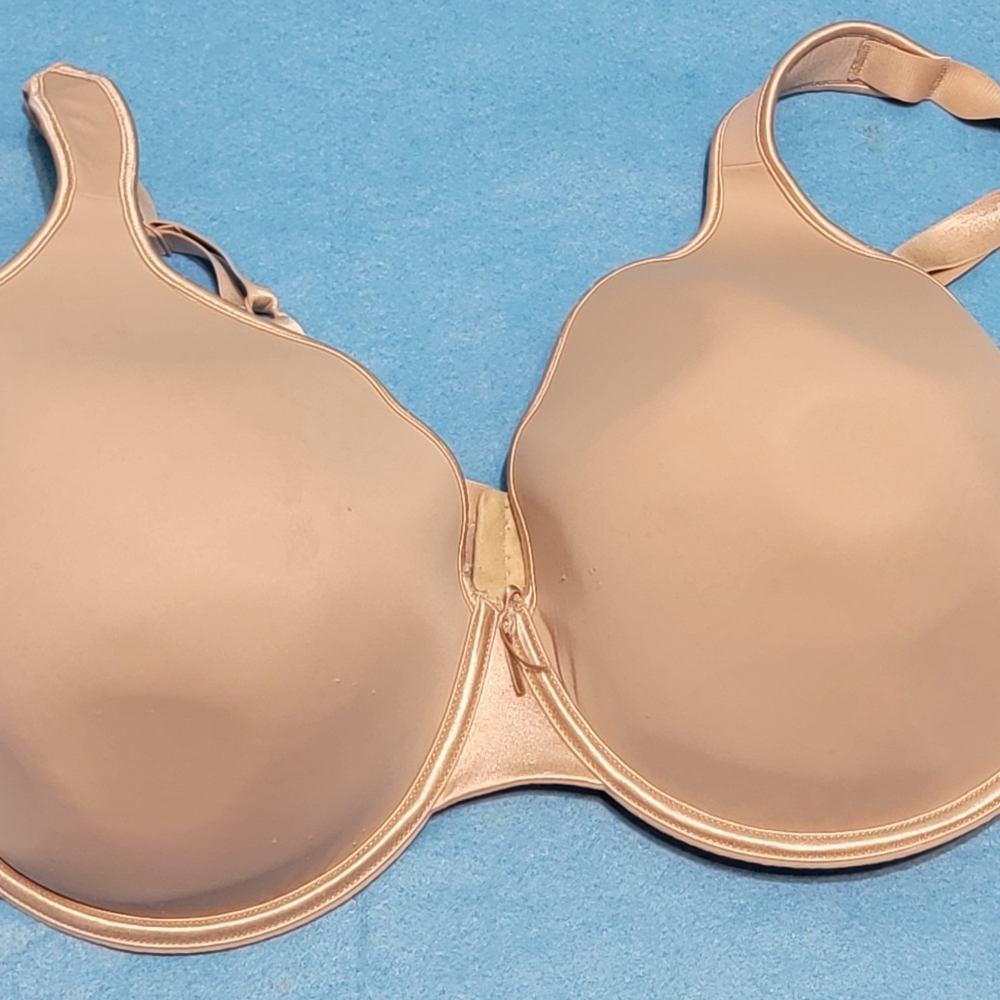 Serenada Bra Underwire 46DD Pre-owned. Beige Tan in color and great condition